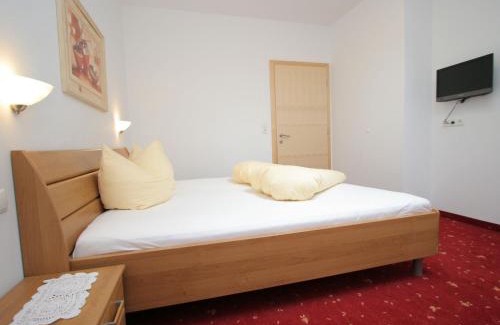 Uderns Apartment | Inviting Uderns Apartment with Balcony & Family-Friendly Amenities