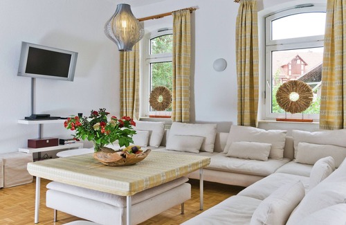 Netze Villa | Stylish former village school with garden