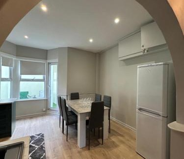 Plumstead House | Stylish Four-Bed Haven Near Greenwich