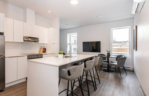 Plateau Mont Royal Apartment | Chic 1 Bedroom Apartment in Le Plateau - Rated 9.8/10