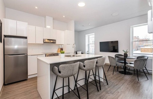 Plateau Mont Royal Apartment | Chic 1 Bedroom Apartment in Le Plateau - Rated 9.8/10