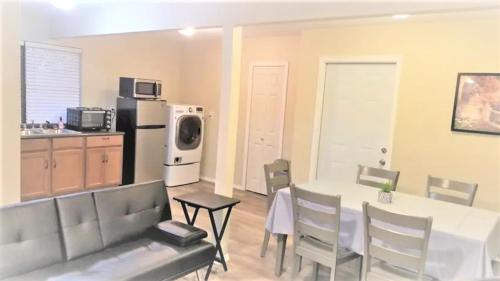 Killeen Apartment | Stylish Garage Apartment by Reese Creek