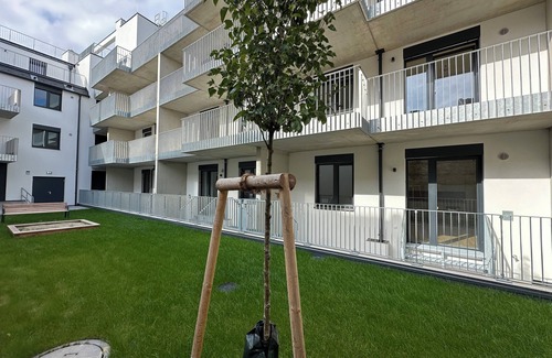 Rudolfsheim-Funfhaus Apartment | Stylish Garden Apartment in Vienna – Peaceful Retreat near Schönbrunn Palace