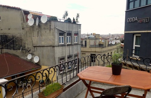 Taksim Apartment | Vibrant Hotel Near Nightlife with Family-Friendly Amenities