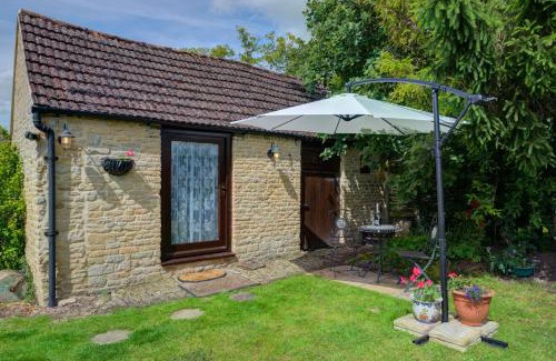 Ufford Apartment | Perfect 1Bd Studio in Countryside - Free Parking & WiFi