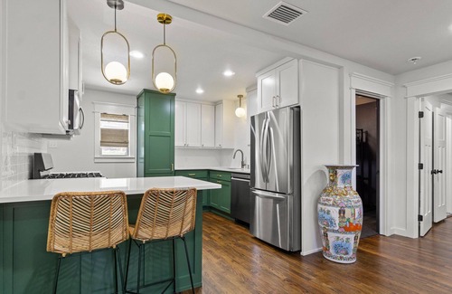 Weatherford Apartment | Convenient Stay in Historical District with Pool & WiFi
