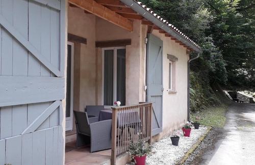 Boissezon Cottage | Scenic Gite in Medieval Village - Perfect for Cyclists