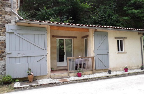 Boissezon Cottage | Scenic Gite in Medieval Village - Perfect for Cyclists