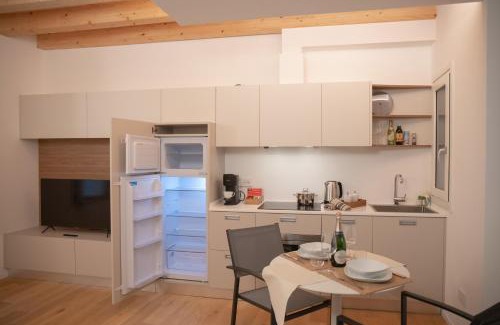 Como Apartment | Elegant Amendola City View Apartments - Family Friendly Stay