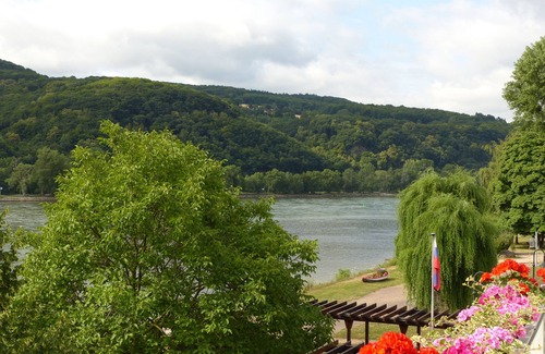 Spay House | Dreamy Rhine View Holiday Home with Spa & Pool Access