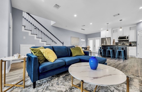 Greater East End House | Stylish Retreat Minutes from Downtown with Breakfast Included