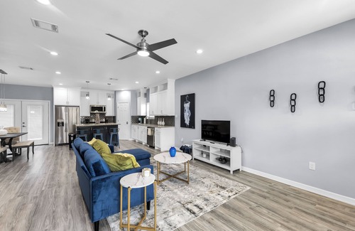 Greater East End House | Stylish Retreat Minutes from Downtown with Breakfast Included