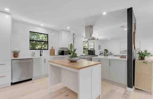 Austin House | Stylish Retreat 15 Minutes from S Congress and ACL