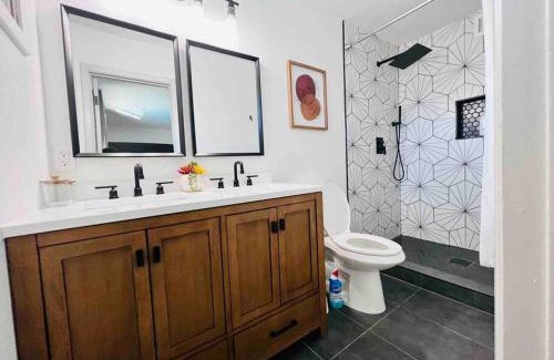 Evergreen House | Modern Retreat in Tempe with Private Pool and Pet-Friendly