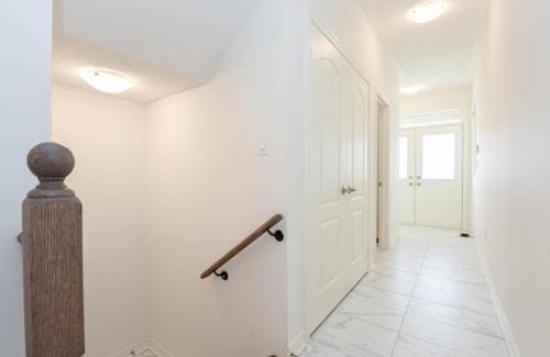 Watertown Apartment | Stylish 4-Bedroom Retreat in Waterdown Hamilton - Kid-Friendly