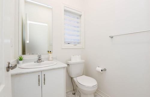 Watertown Apartment | Stylish 4-Bedroom Retreat in Waterdown Hamilton - Kid-Friendly