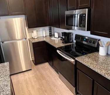 Leander Apartment | Stylish Home Perfect for Your Stay