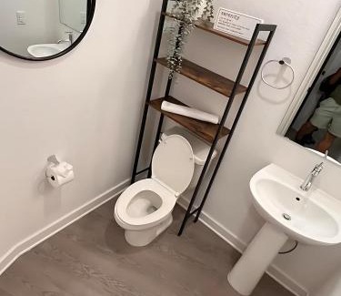 Leander Apartment | Stylish Home Perfect for Your Stay