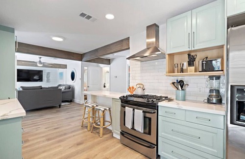 Clear Lake Shores House | Idyllic Home with Pool Near Kemah Boardwalk - Rated 8.8