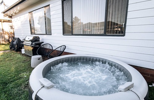 Singleton House | Stylish Retreat with Entertainment Area and Pet-Friendly Amenities