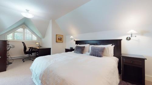 Blackcomb House | Stylish Retreat with Mountain Views & Spa Amenities