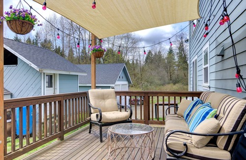 Lake Stevens House | Stylish Home in Lake Stevens: Pet-Friendly with Spa & Breakfast
