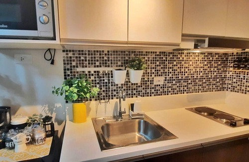 Salcedo Village Apartment | Inviting 1-Bedroom Apartment with Pool in Makati