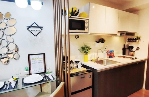 Salcedo Village Apartment | Inviting 1-Bedroom Apartment with Pool in Makati