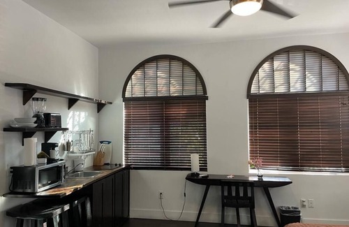 Northeast Miami Hotel | Central Location with Kitchen, Spa & Breakfast Options