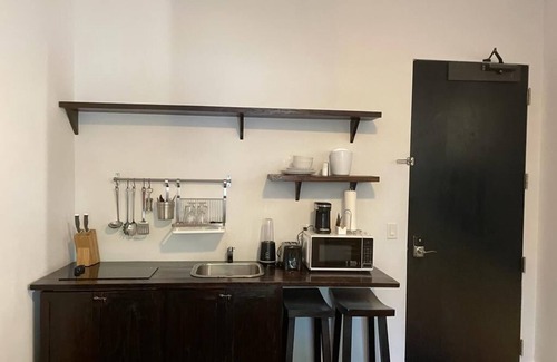Northeast Miami Hotel | Central Location with Kitchen, Spa & Breakfast Options