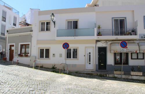 Lagos Apartment | Stylish House: Family-Friendly Escape for Memorable Stays
