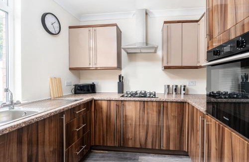 Knottingley Apartment | Stylish House with Garden - Perfect for Families