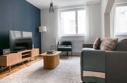 Josefstadt Apartment | Stylish 3BR Josefstadt Escape with Pet-Friendly Amenities
