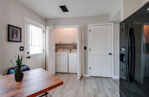 Hendersonville Condo | Tranquil Lakefront Condo with Pool and Spa Amenities