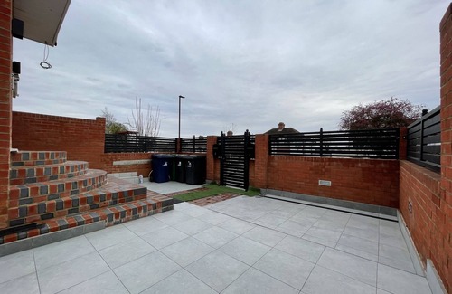 North Greenford Apartment | Stylish Room with En-Suite in West London - Breakfast Included