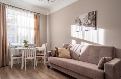 Grizinkalns Apartment | Inviting Latvian Classic Style Apartment - Child Friendly Stay