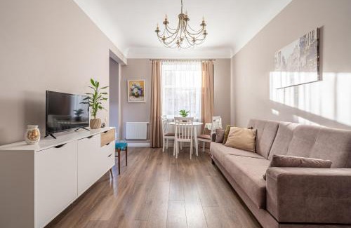 Grizinkalns Apartment | Inviting Latvian Classic Style Apartment - Child Friendly Stay