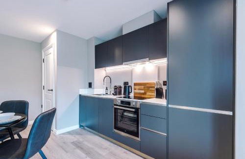 Holbeck Apartment | Stylish City Centre 2 Bed: Family-Friendly Retreat