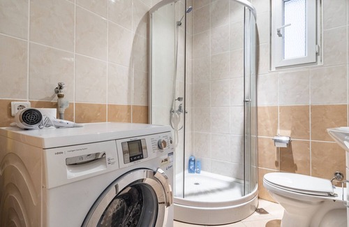 Asmali Mescit Apartment | Trendy Loft Retreat in Lively Beyoglu with Family Amenities