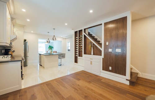 Brockton Village House | Elegant 3 BR Villa with Kitchen - Dufferin for Families