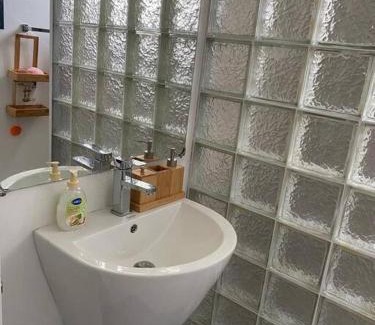 Candos Apartment | Elegant 4-Star Parkside Apartment with Pool & Family-Friendly