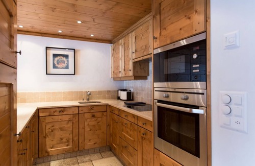 Verbier Apartment | Stylish Apartment with Ocean Views, Garden & 10/10 Rating