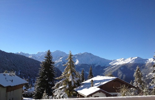 Verbier Apartment | Stylish Apartment with Ocean Views, Garden & 10/10 Rating