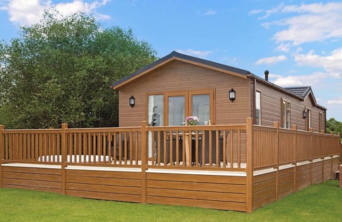 Halfway House Ski Chalet | Stylish Lodge with Spa, Hot Tub and Family-Friendly Amenities
