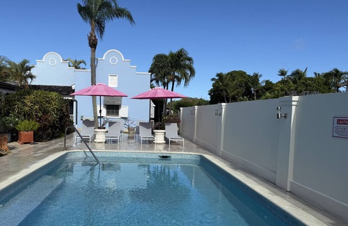 Porters Villa | Elegant Poolside Villa with Ocean View Near the Beach