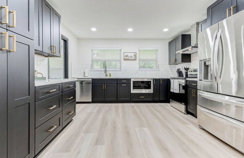 Brenham House | Stylish main-level home in historic downtown Brenham—walking distance to shops!