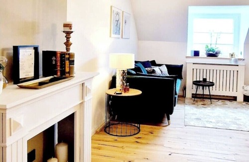 Knielingen Apartment | Stylish Maisonette Apartment in a Prime Location, 10/10 Rated