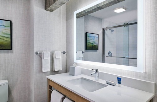 Salt Lake City Hotel | Modern Marriott Hotel with Restaurant Near SLC Airport