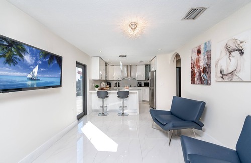 Country Walk House | Gorgeous Miami Retreat with Pool & Ocean View for 8 Guests