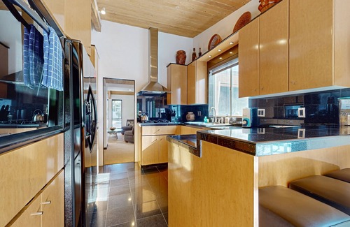 Vista Las Palmas House | Stylish Mid-century Retreat with Pool & Hot Tub Near Downtown